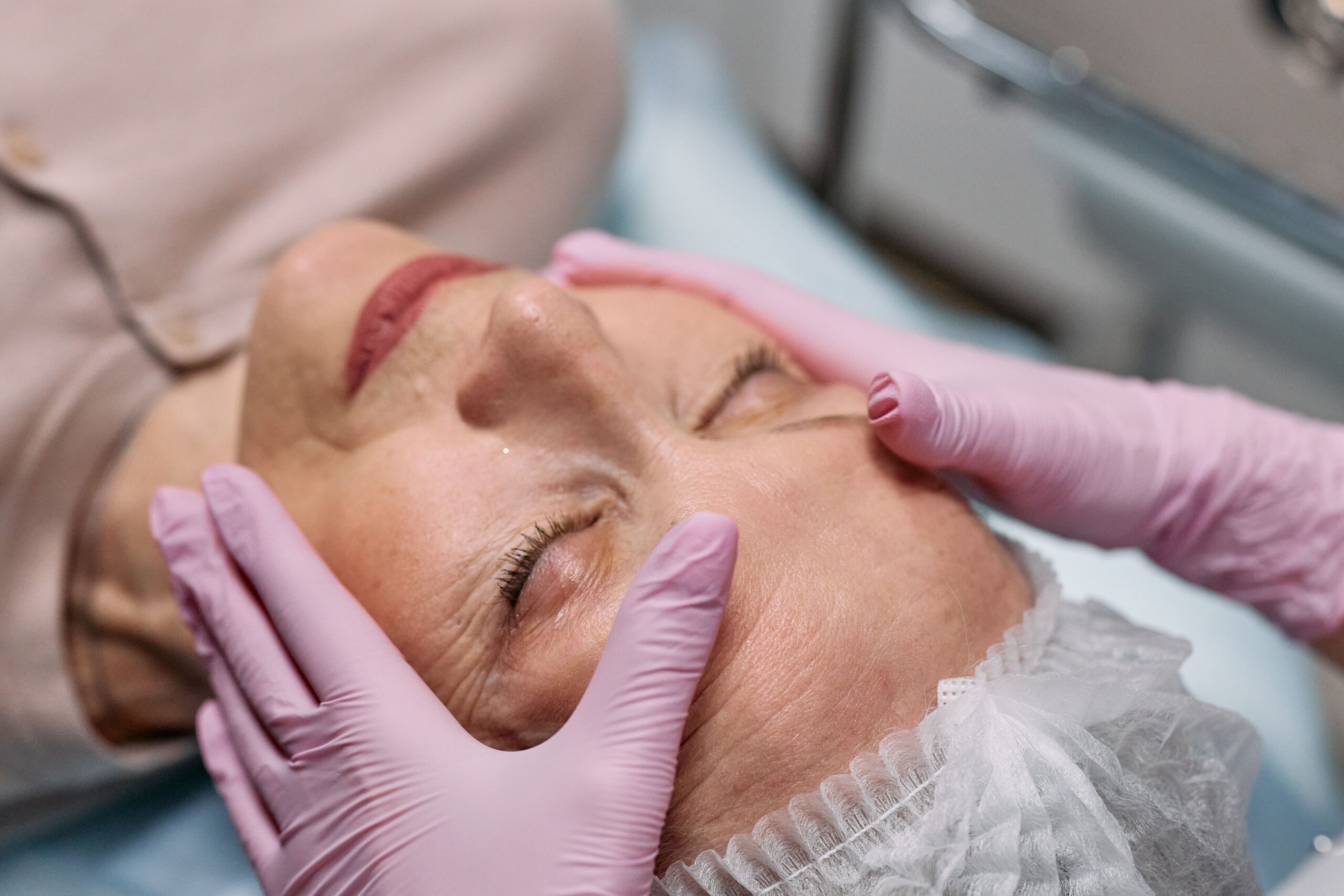 Rejuvenescimento facial: gerenciamento completo da face - Dra. Rubia de Carli